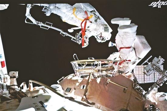 空间站机械臂怎样助航天员“一臂之力”？